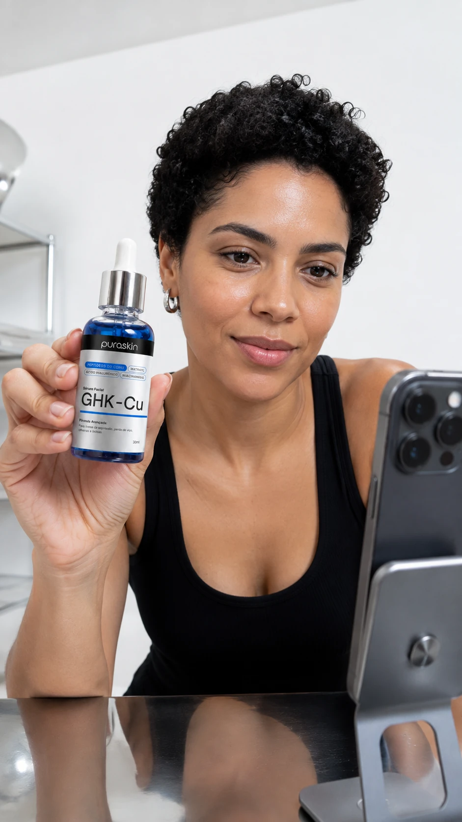 Creator apresentando o sérum diretamente para a câmera